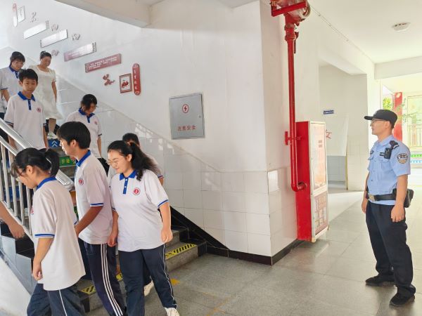 202409100921251303.jpg 學(xué)生有序疏散1.jpg