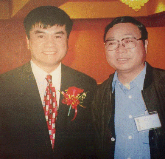 (來輝武與前華盛頓州州長、前美國駐中國大使駱家輝)