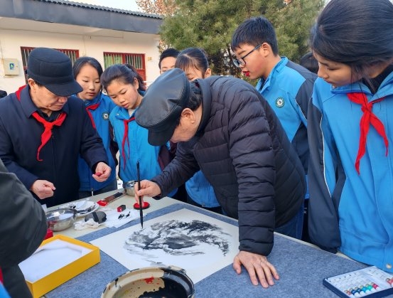 “溫暖童心·書畫筑夢” 陜西省少年兒童文化研究會暖冬行走進周至縣卡迪爾小學